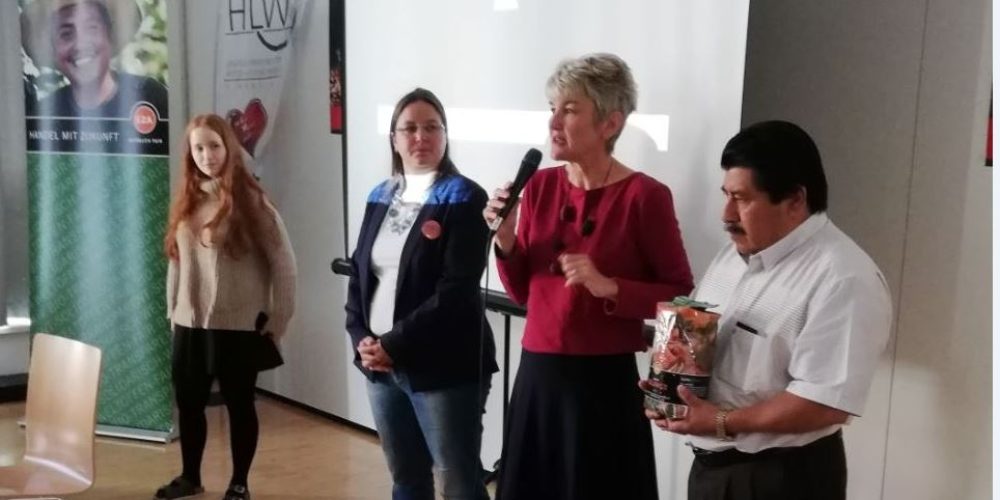 Mexikanischer Kaffeeproduzent besucht Fairtrade-Schule HLW Pinkafeld